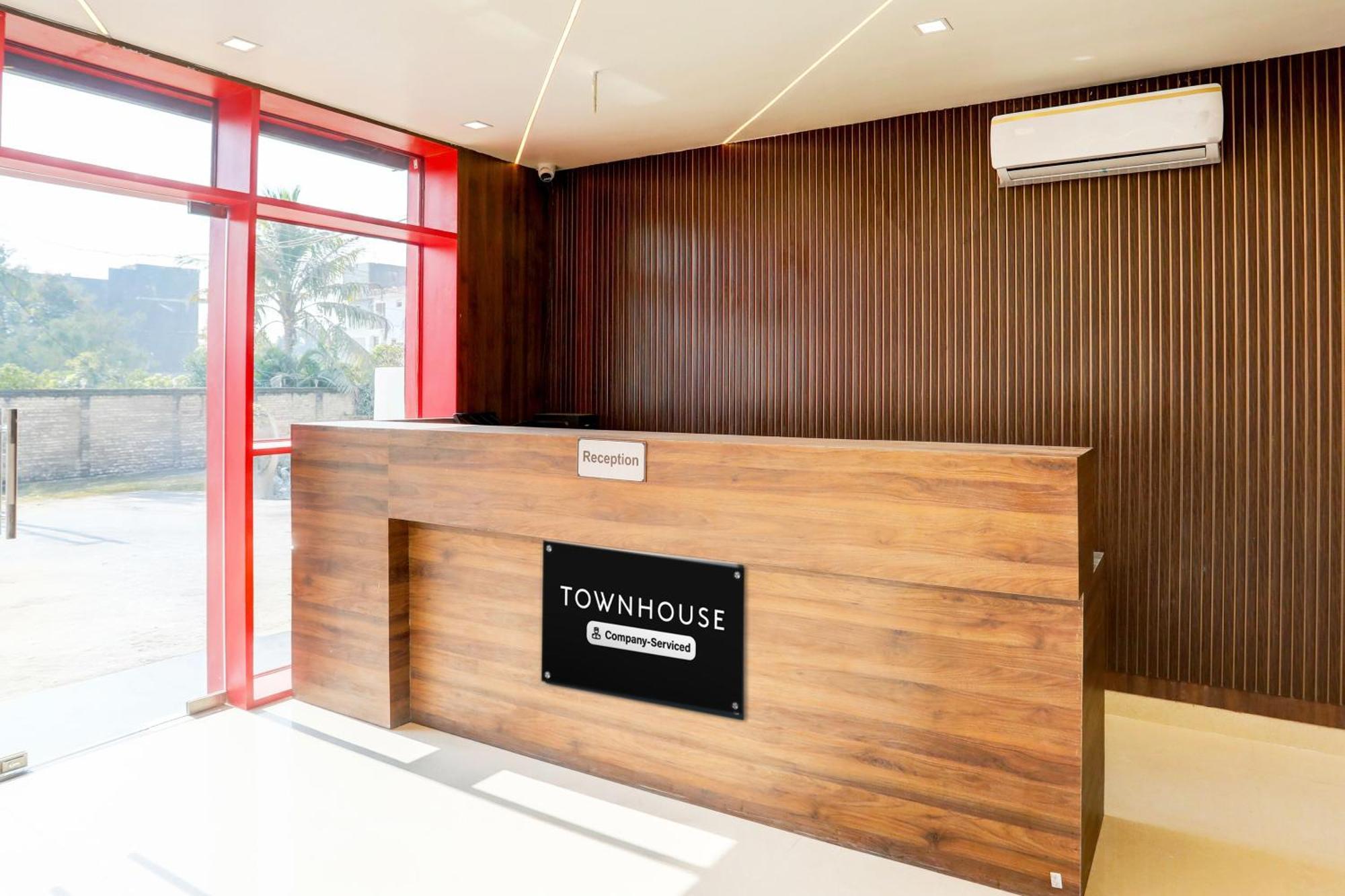 Super Townhouse Balua Road Pahadiya Hotel Benares Buitenkant foto