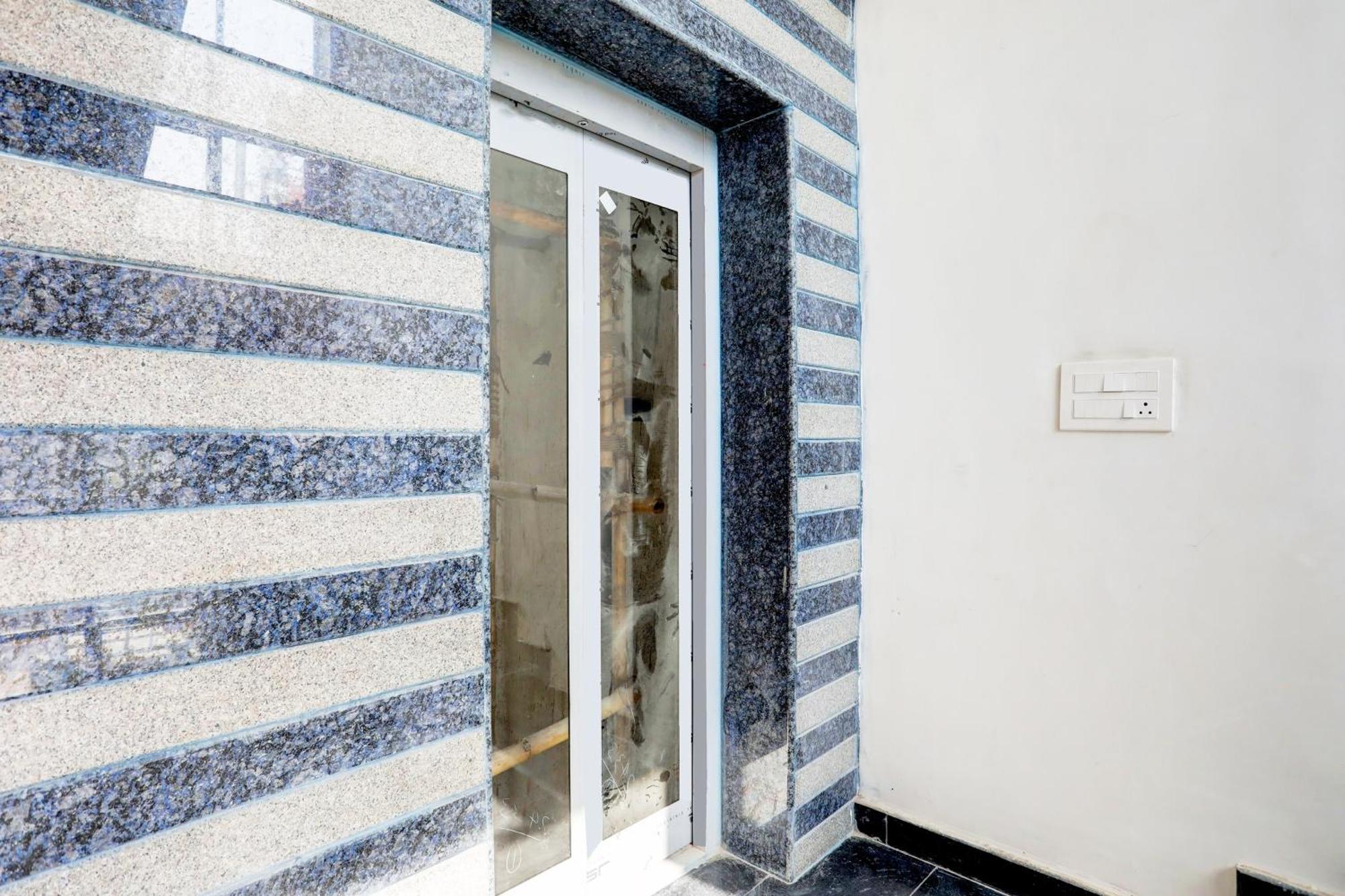 Super Townhouse Balua Road Pahadiya Hotel Benares Buitenkant foto
