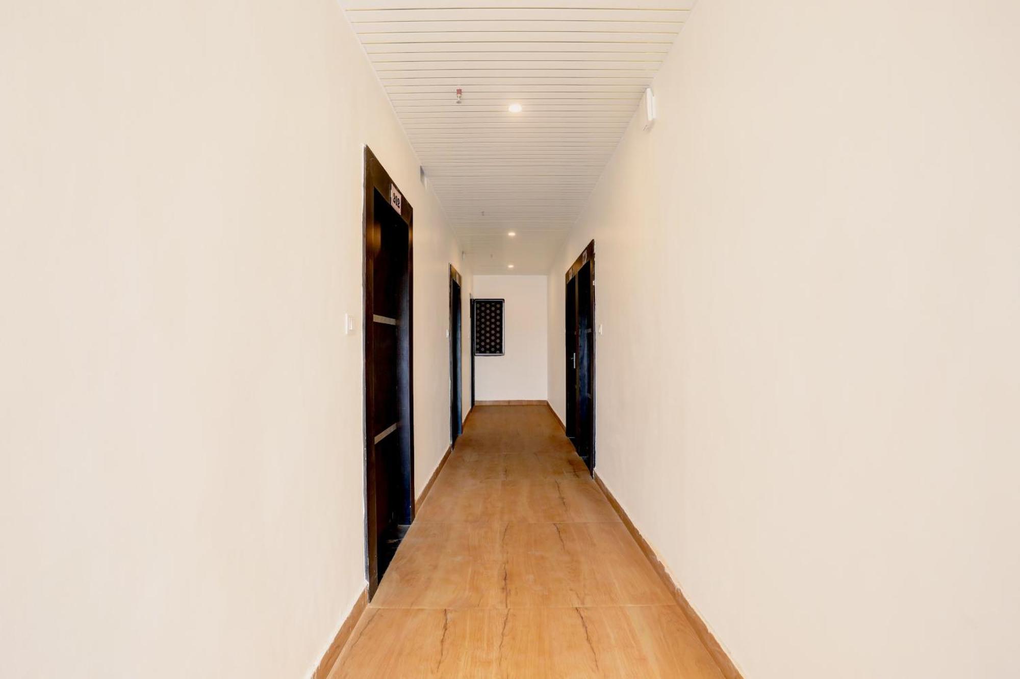 Super Townhouse Balua Road Pahadiya Hotel Benares Buitenkant foto