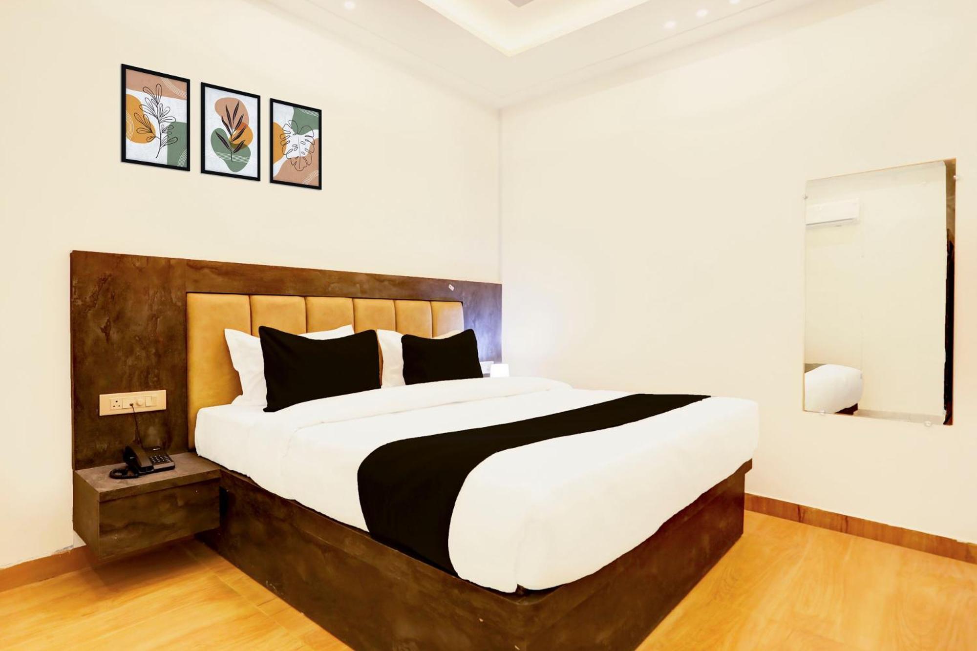 Super Townhouse Balua Road Pahadiya Hotel Benares Buitenkant foto