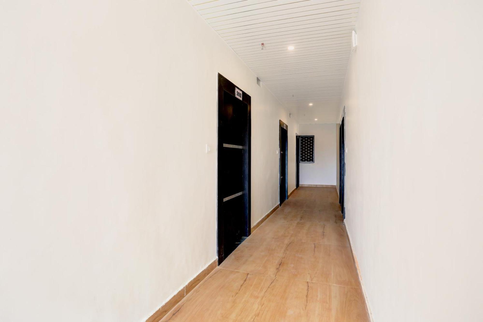 Super Townhouse Balua Road Pahadiya Hotel Benares Buitenkant foto