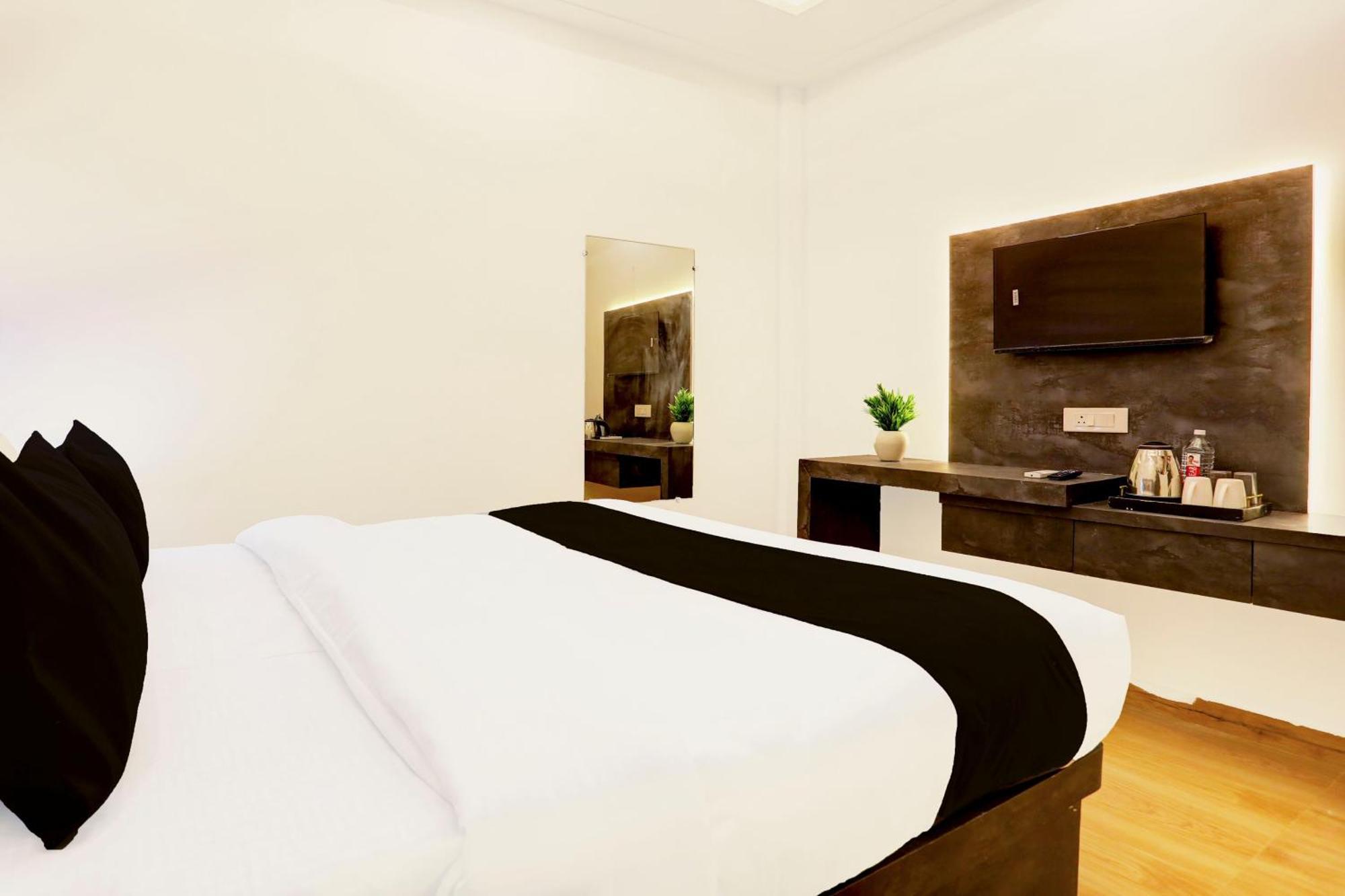 Super Townhouse Balua Road Pahadiya Hotel Benares Buitenkant foto