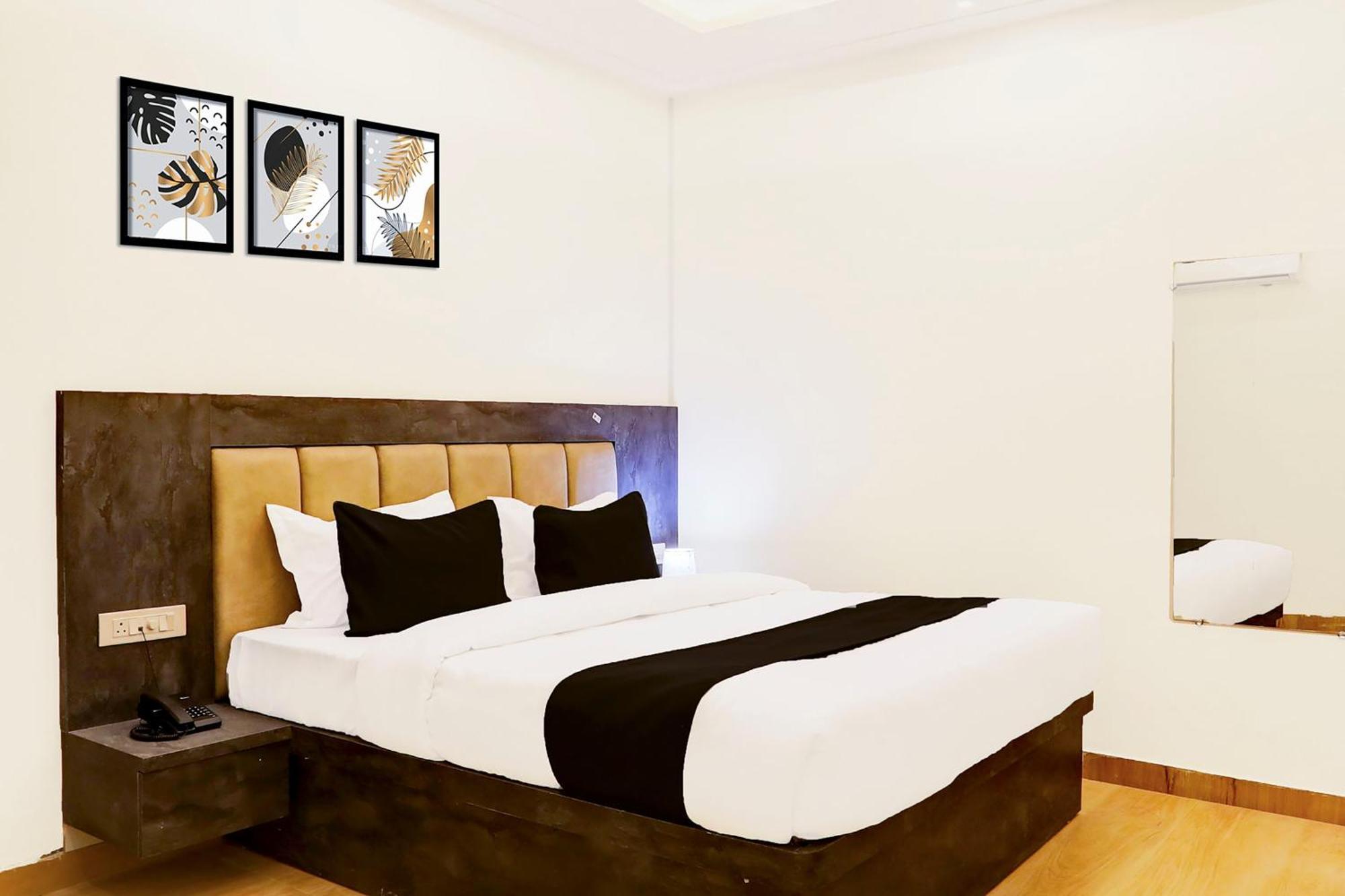 Super Townhouse Balua Road Pahadiya Hotel Benares Buitenkant foto