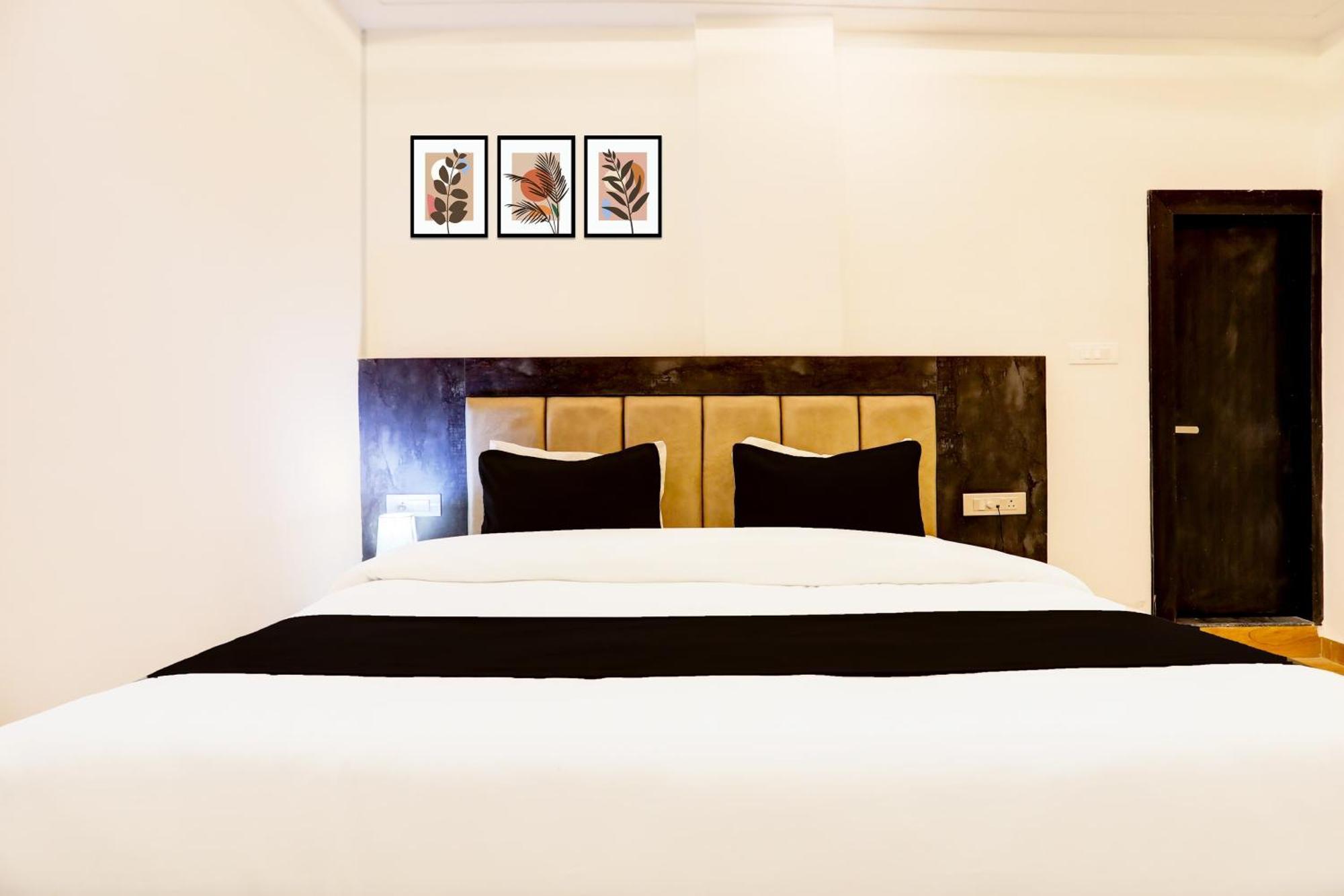 Super Townhouse Balua Road Pahadiya Hotel Benares Buitenkant foto