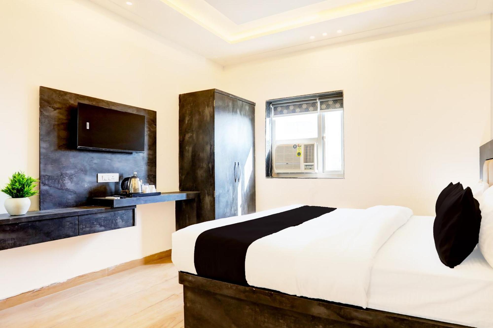 Super Townhouse Balua Road Pahadiya Hotel Benares Buitenkant foto